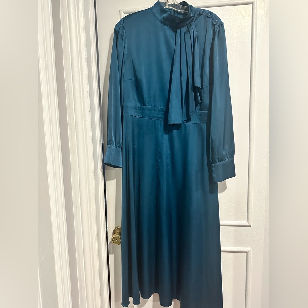 Elegant Teal Long-Sleeve Dress
